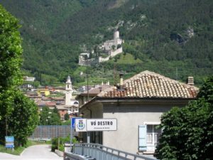 Vò Destro, op de andere oever ligt Vò Sinistra