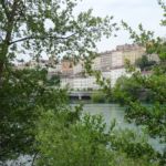 Lyon op de rechteroever is tegen steile heuvels opgebouwd