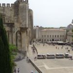 Het plein voor het Palais des Papes