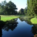 Het bijbehorende park bij de villa