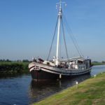 Oud vrachtscheepje omgebouwd tot plezierjacht.