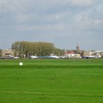 Zwartsluis aan de overkant van het Zwarte Water