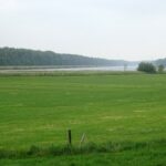 Het Vollenhovekanaal. Aan de overkant de Noord-Oost polder