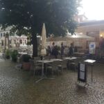 Hoosbuis tijdens het eten. Naar binnen dus.