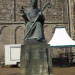 De kerk is genoemd naar St Plechelmus.