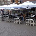 Bij Maxim's.