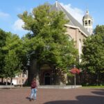 De kerk in het centrum van Sneek.