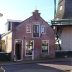 Een oud huisje in Woudsend.