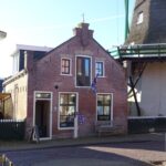 Een oud huisje in Woudsend.