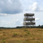 De uitkijktoren in het Het Aekingerzand.