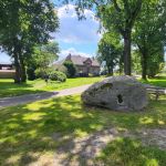 Nog een verdwaalde hunebedsteen in Mantinge